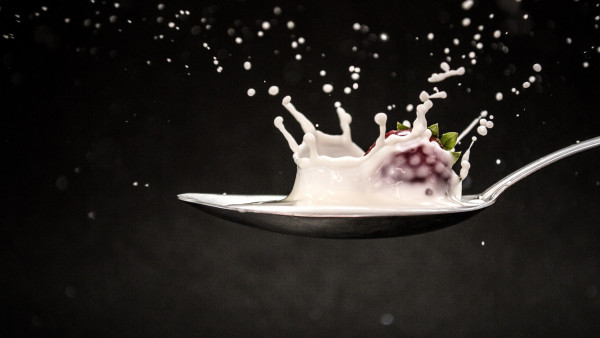 Strawberry splash in milk