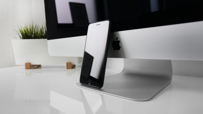 iPhone7 and Macbook