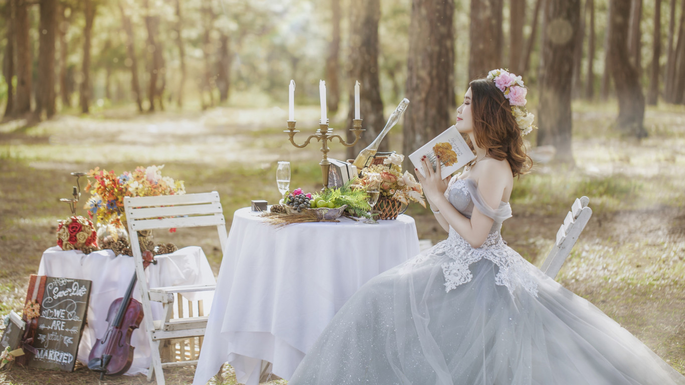 Bride in wedding outdoor scenery wallpaper 1366x768