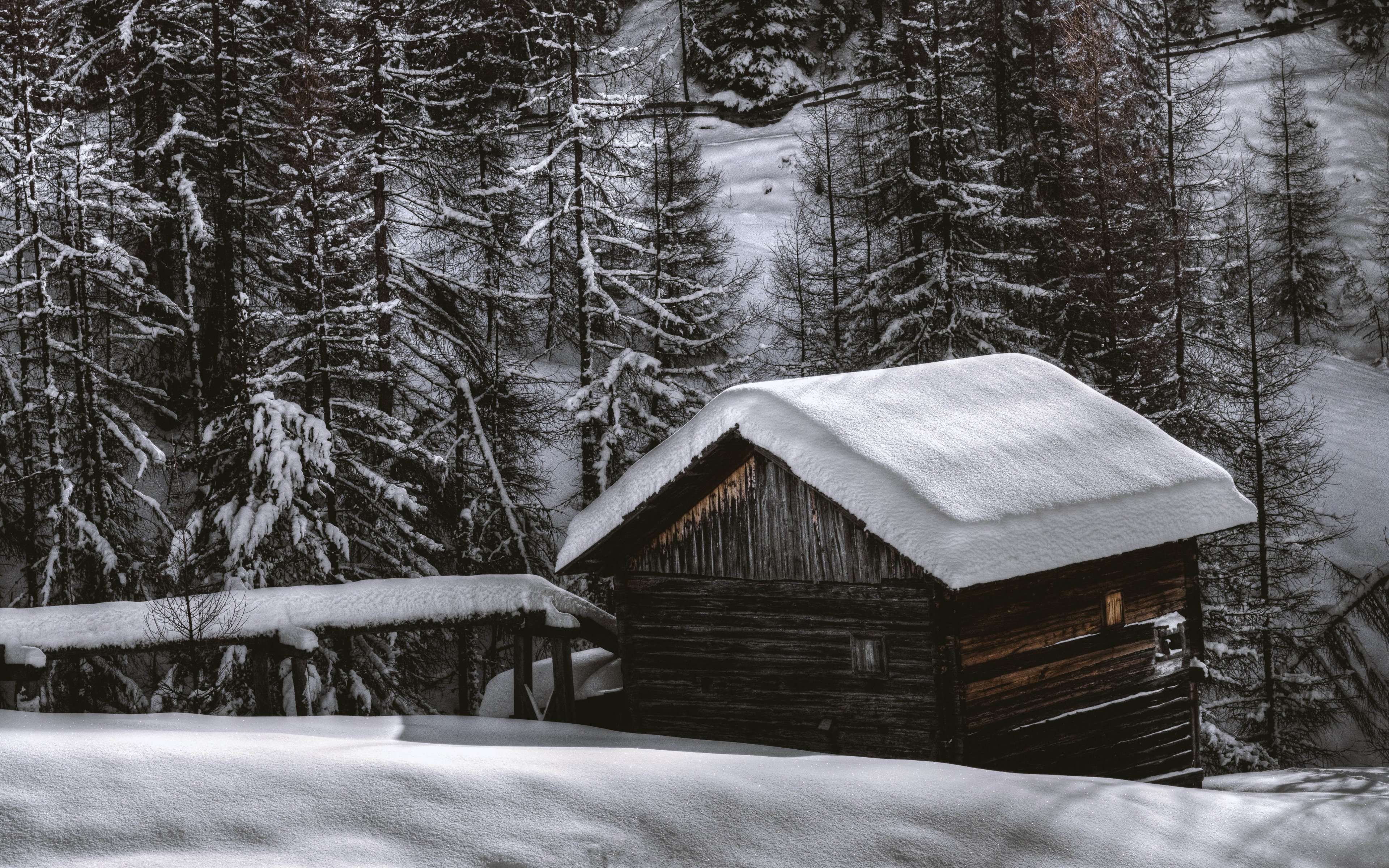 The house from the snow forest wallpaper 3840x2400